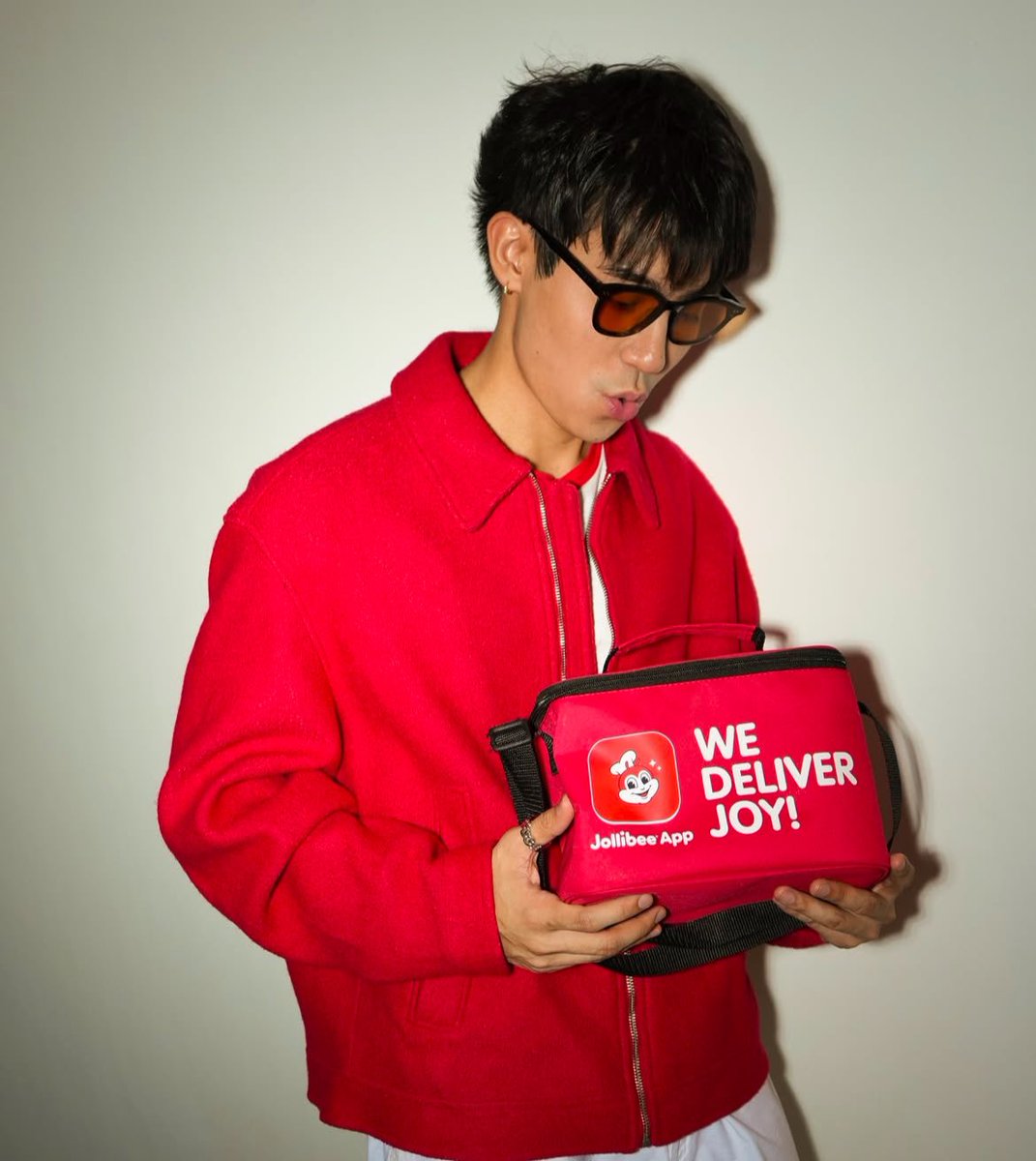 zellereen's tweet image. no words will ever be enough for how proud i am of these two jollibee babies. from quiet beginnings to loud love, from doubted to delivered. every step forward, every soft win, they deserve it all.
JOY DELIVERED WITH MIKBRENT
#MikBrentforJollibee | #JollibeeApp