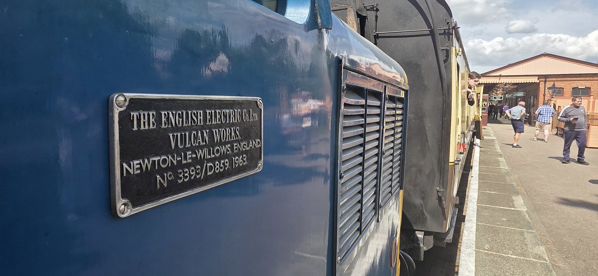 Tarka_Man's tweet image. English Electric at Broadway during the G&WR fumes gala 26 July 2025