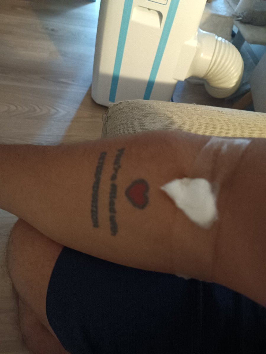 v4kala's tweet image. Empezó el lunes interesante 🤣