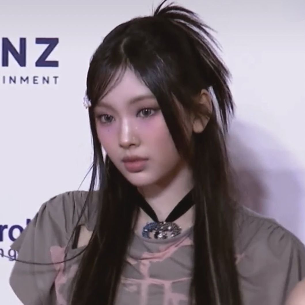 sancrumbs's tweet image. lee hyein. send tweet