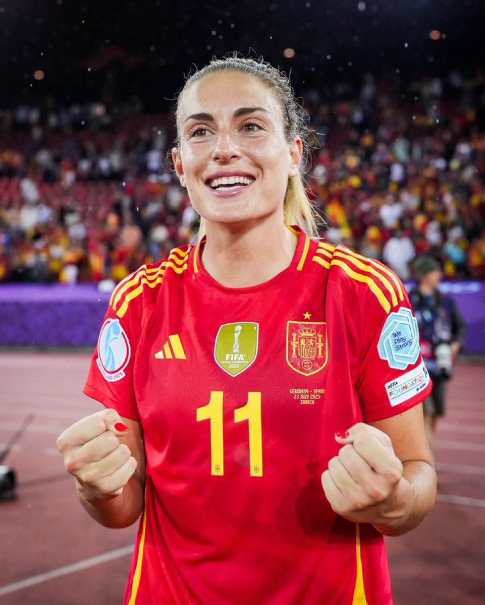 Me da rabia lo injusta que puede llegar a ser la gente (incluida UEFA y Tomé) con Alexia.

Sin ella, no habríamos pasado la fase de grupos. Sin ella, nuestro fútbol dejó de brillar en la final.

Y dato mata relato: Máxima asistente y segunda máxima goleadora de la #WEURO2025