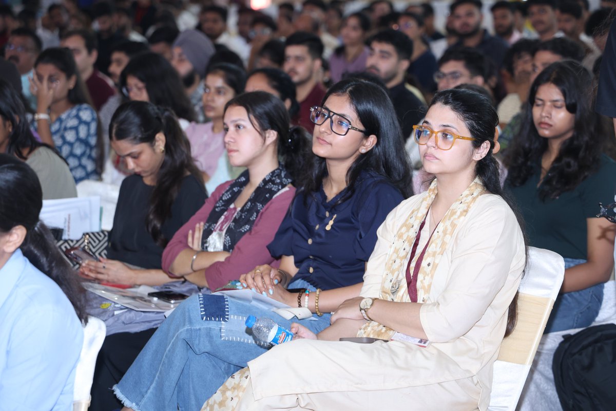 Chandigarh_uni's tweet image. Welcoming the extraordinary #Freshers2025!

Chandigarh University’s Freshmen Orientation 2025 was a vibrant start, as new students dived into campus life with enthusiasm. From engaging workshops to inspiring expert talks, the day was filled with energy, learning, and connections.