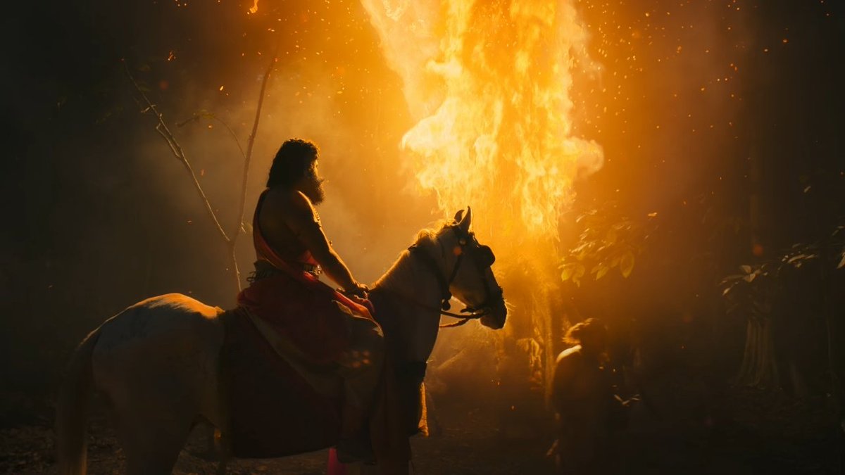 Aneesh_98's tweet image. #Lokah – Chapter 1 Teaser: Promising a high-stakes action and emotional drama, The visuals promise a cinematic experience !🙌
#KalyaniPriyadarshan and #Naslen playing the lead roles !🙌
Kalyani's character in superhero attire fighting a group of armed soldiers !🙌
Onam Release