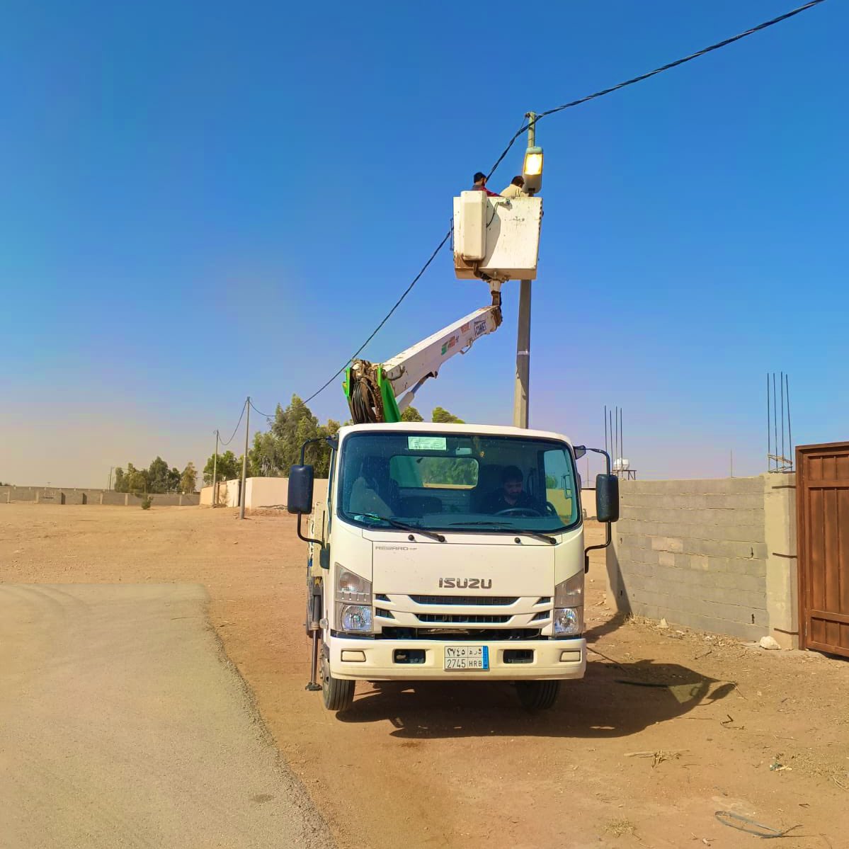 ummkhonsar's tweet image. #صور
#بلدية_أم_خنصر تواصل أعمالها الميدانية في إصلاح وصيانة أعمدة الإنارة بعدد من المواقع ضمن نطاقها الإشرافي، بهدف رفع مستوى السلامة وتحسين جودة الحياة.
#أمانة_منطقة_الحدود_الشمالية
#بلدية_أم_خنصر