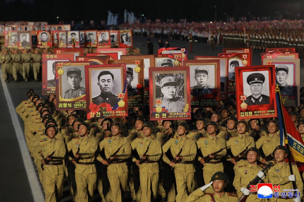 Fekerfanta's tweet image. 🇰🇵 Desfile simbólico del Ejército Popular de Corea por el 72º aniversario de la victoria en la Guerra de Liberación de la Patria.