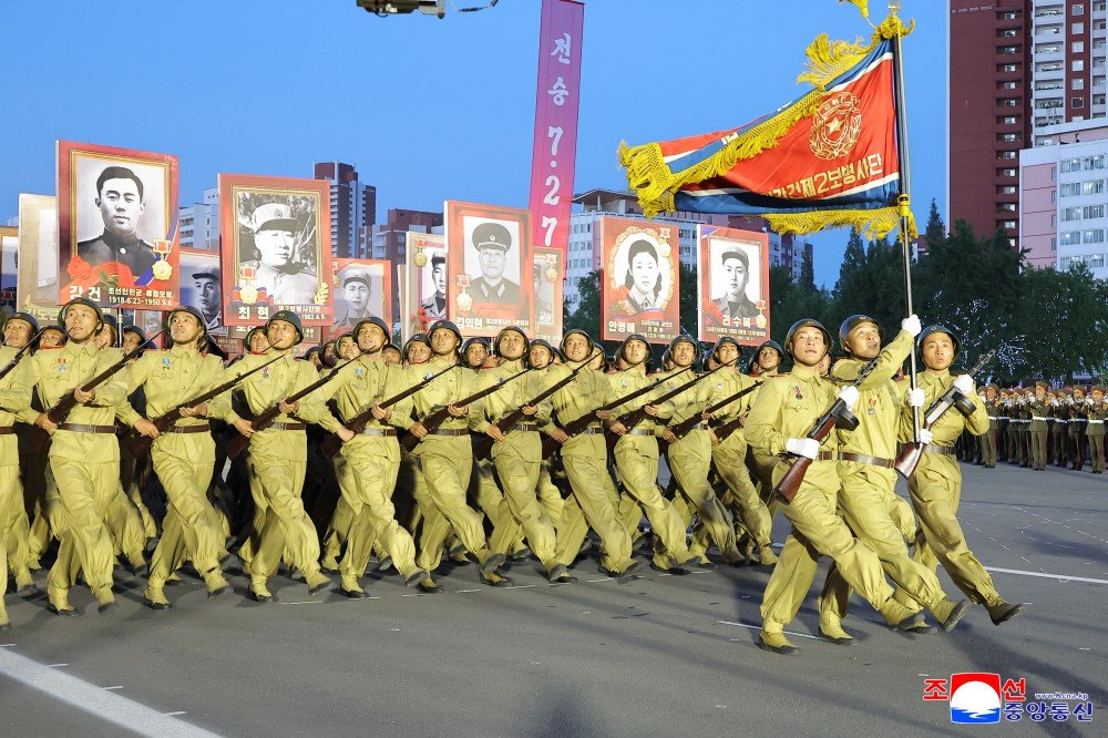 Fekerfanta's tweet image. 🇰🇵 Desfile simbólico del Ejército Popular de Corea por el 72º aniversario de la victoria en la Guerra de Liberación de la Patria.