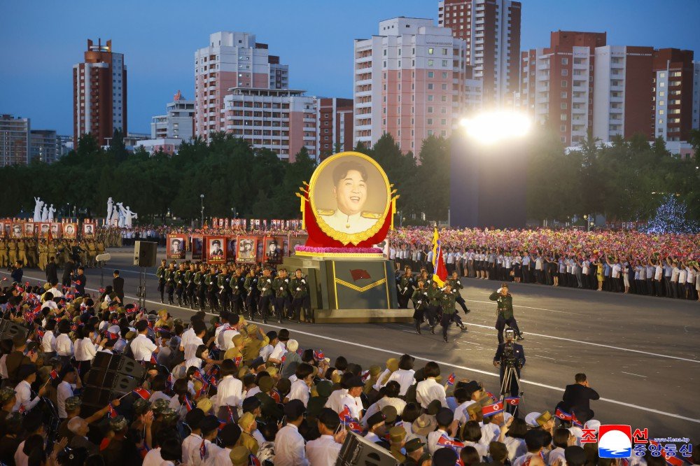 Fekerfanta's tweet image. 🇰🇵 Desfile simbólico del Ejército Popular de Corea por el 72º aniversario de la victoria en la Guerra de Liberación de la Patria.