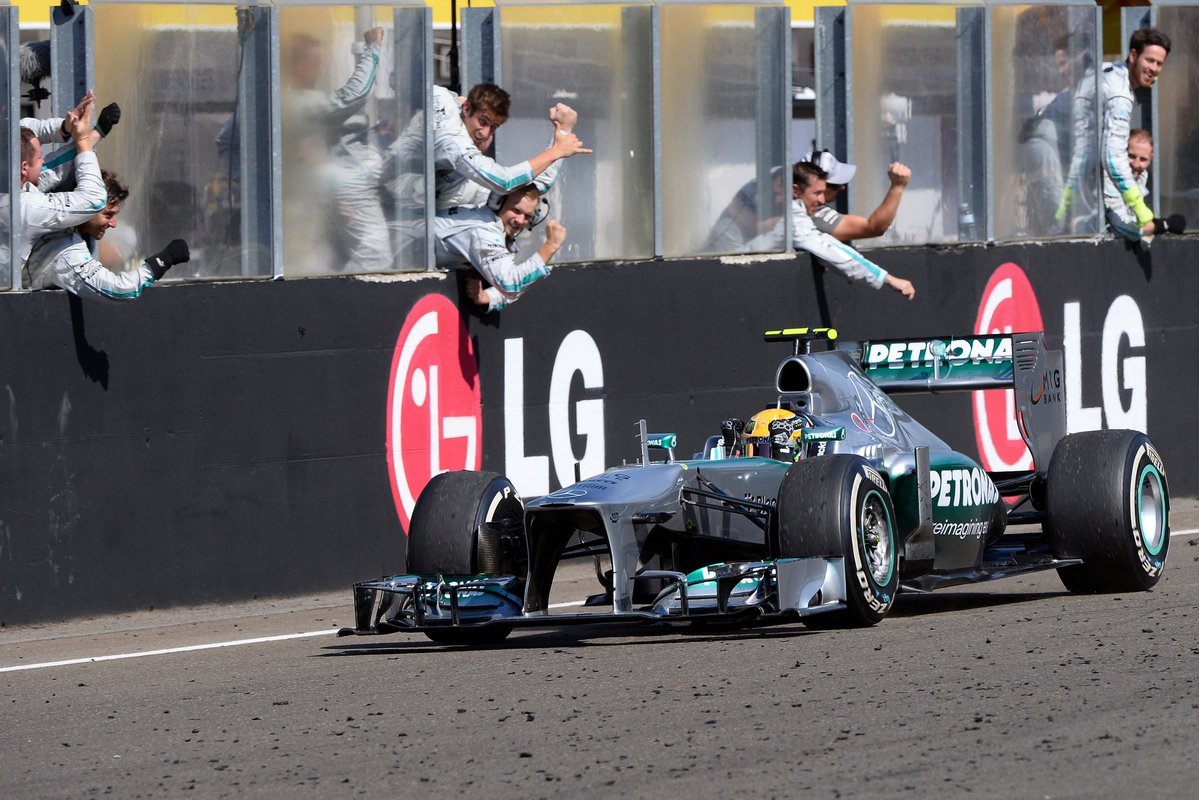 MsportXtra's tweet image. #F1 #OnThisDay, July 28th 2013, @LewisHamilton wins the #HungarianGP, his first with @MercedesAMGF1 . Kimi Raikkonen finished 2nd for Lotus while Sebastian Vettel took 3rd for @redbullracing . overtakefans.com/f1-race-archiv… #MsportXtra @UnracedF1