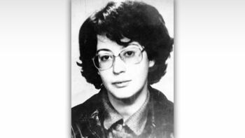 peace_maker376's tweet image. 28/7/1980
Η ΚΝίτισσα φοιτήτρια Σωτηρία Βασιλακοπούλου, δολοφονείται έξω από το εργοστάσιο της ΕΤΜΑ, την ώρα που μοίραζε προκηρύξεις καλώντας στον αγώνα ενάντια στην ανεργία, τις απολύσεις και την ακρίβεια.