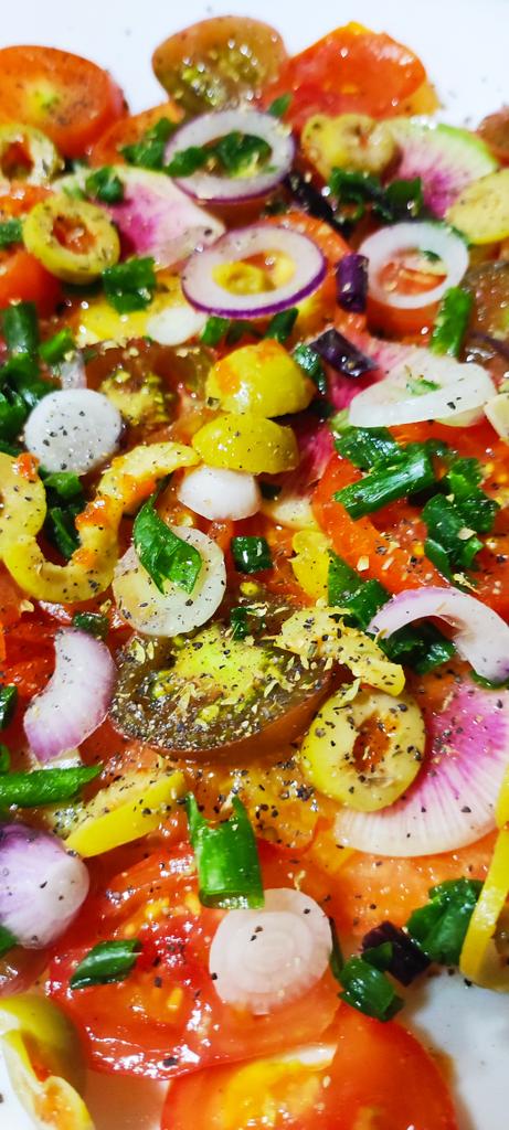virus69's tweet image. gm and happy Monday 🫶🌞

Some food porn for the successful start of the new week. All vegetables besides olives are organic from my garden