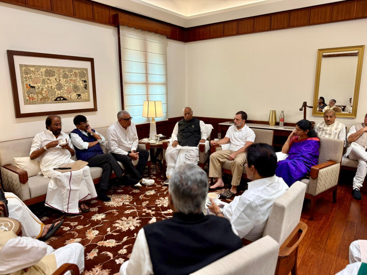 Vanitha06119914's tweet image. நாடாளுமன்றத்திலும் இந்தியா கூட்டணியிலும் தவிர்க்க முடியாத சக்தி திமுக 😍😍