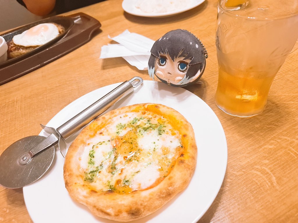 hiyokonosekai's tweet image. お昼は、ガストでピザ食べた🍕