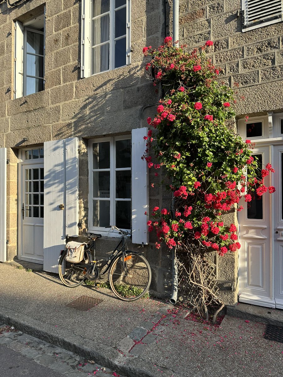 gnsymutterings's tweet image. #Barfleur postcards from an early morning stroll ok the Normandy town of Barfleur