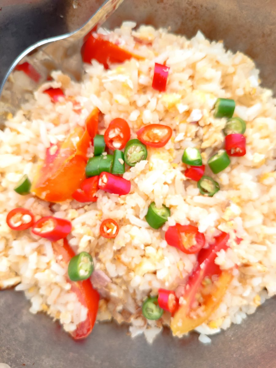 68Soon's tweet image. ข้าวผัดไข่ ใส่กะละมัง ของเอส มาแย้วววว มาหม่่ำๆกันคร้าบบ