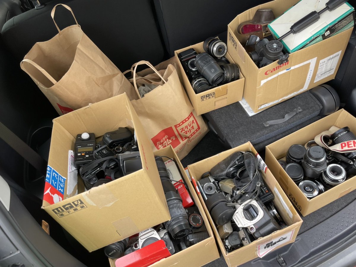 TenbaiCamera's tweet image. 【物販せどり転売で、どうやって仕入をして、どうやって稼げるのか？】

私はカメラ転売を10年教えてますが、
「カメラ転売で稼げない」
という人を見た事がありません！

それくらい稼げるのですが、
仕入は「100店舗を回れば、100店舗全てで買える」
というイメージよりも、…