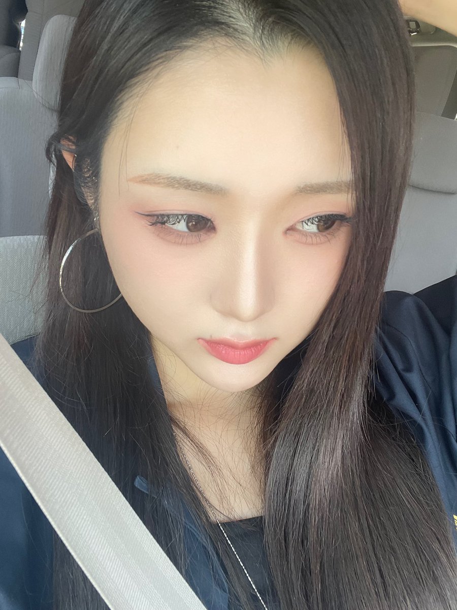 s2u_mire's tweet image. 이거 인스타 올릴까 말까