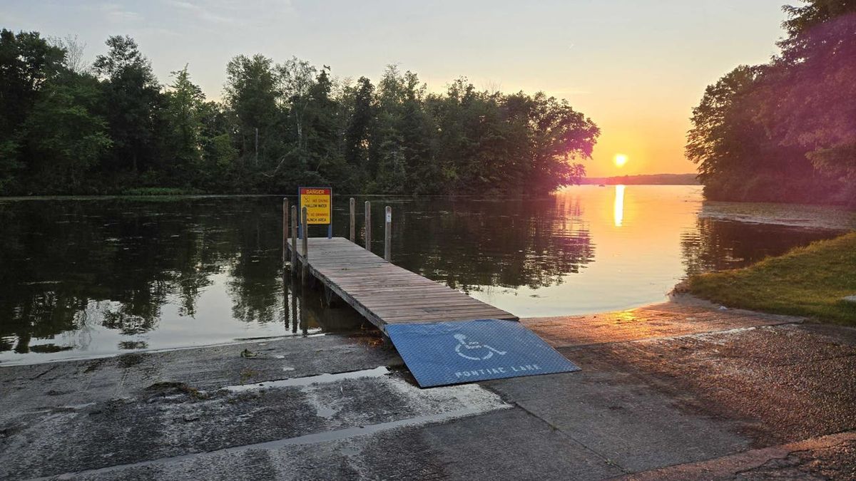 FOX2News's tweet image. One boy was transported to the hospital with burns over 50 percent of his body. He is in critical condition. The father and his son are both hospitalized with severe burns, and their condition was stable. fox2detroit.com/news/boat-expl…