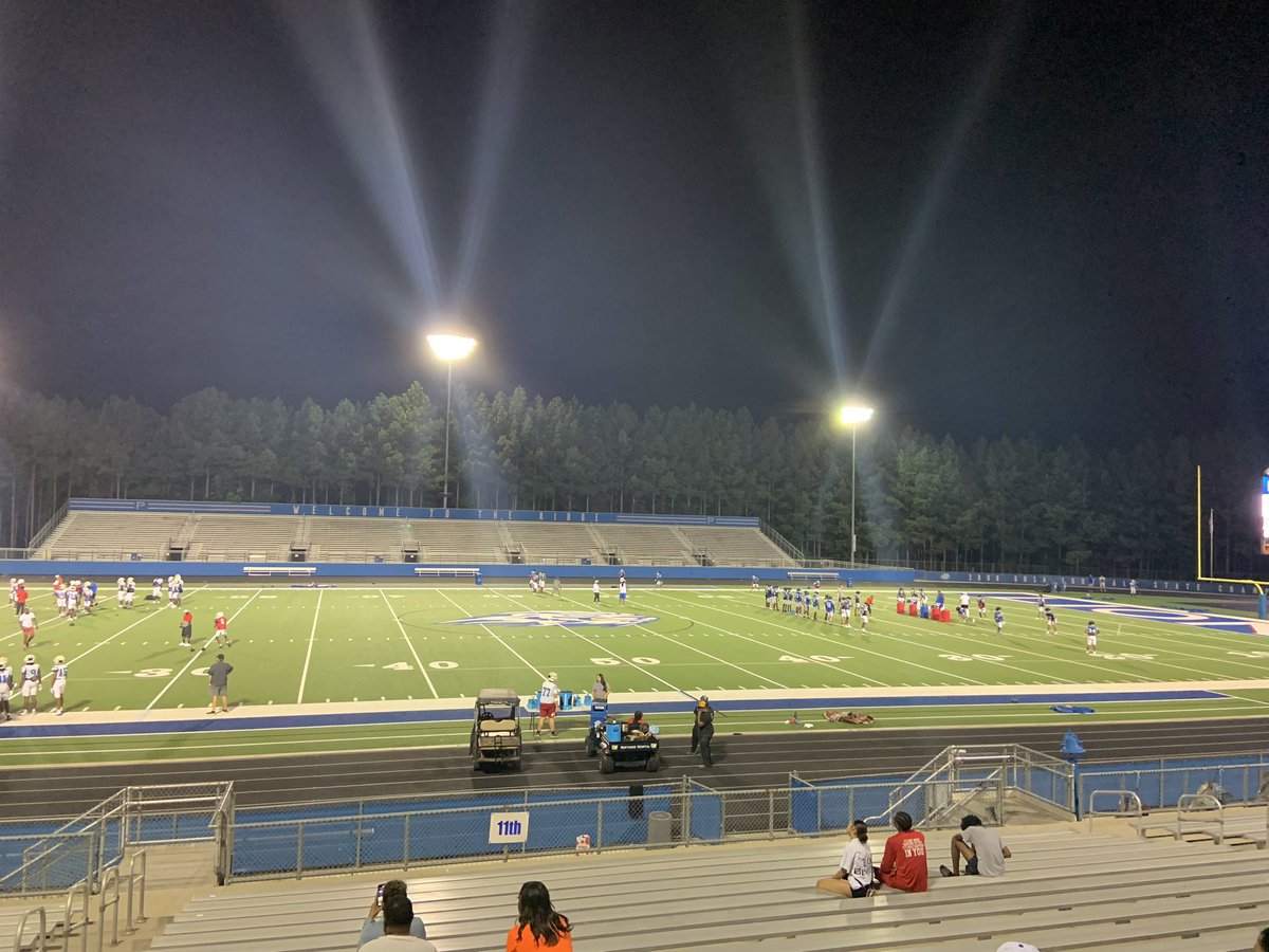 PTRFootball's tweet image. A little Midnight Madness to start the 2025 football season! Great energy and focus by our guys. Thank you to all our parents for the late night support! #FAST @PrincipalRidge @GDPsports @RecruitGeorgia @NEGARecruits @itgnext_georgia @PeachtreeScout @scoreatlanta