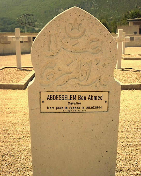 Né loin du Vercors. Au Maroc. Ce 28 juillet 1944, il est des maquisards blessés que les Allemands vont exécuter. Arrivant à hauteur de leur officier, crânement, il l'insulte et lui crache au visage. Battu, sommé de s'excuser, il refuse. Abdesselem Ben Ahmed est pendu. 30 ans.