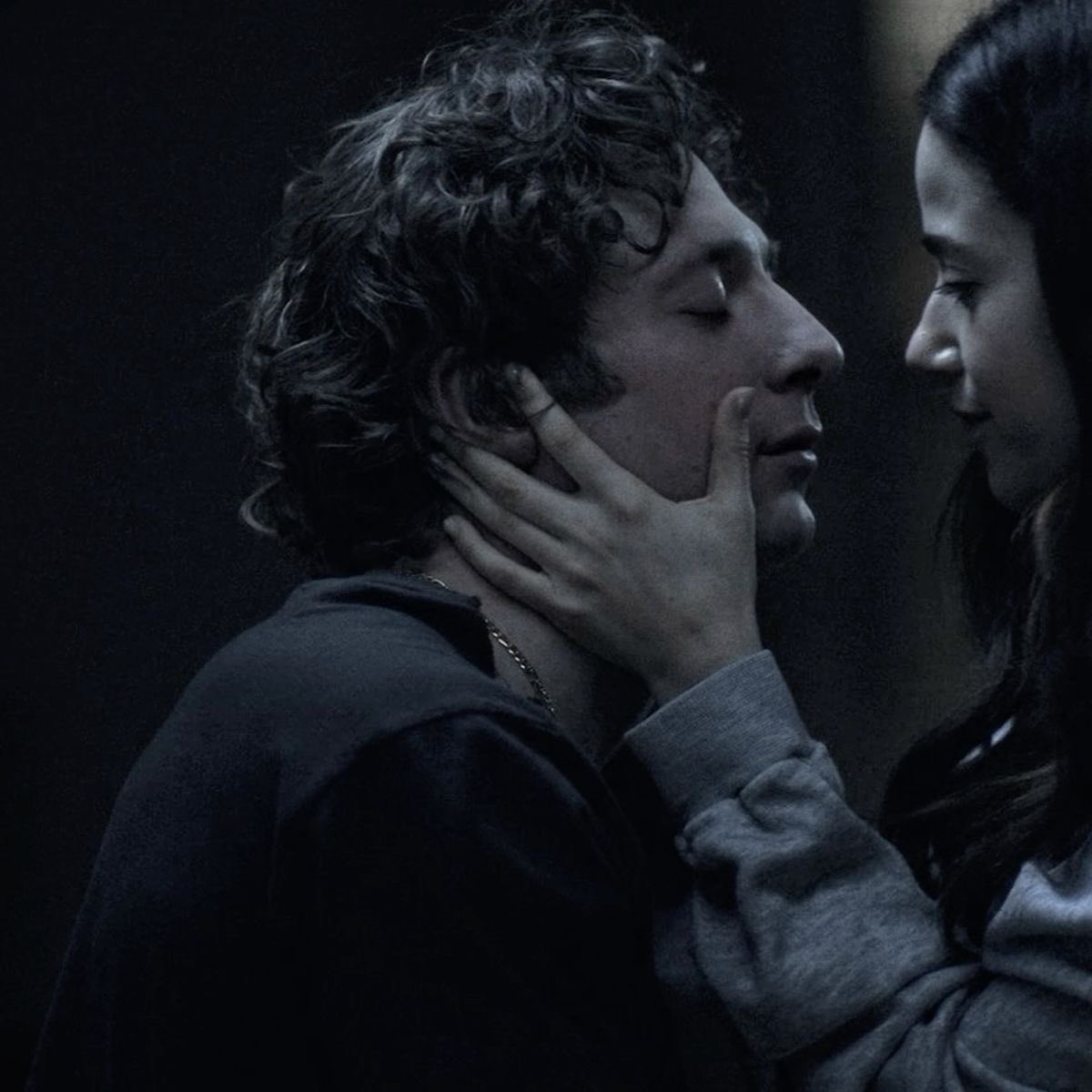 thunderbeths's tweet image. i could find a way to get carmy berzatto specifically in this scene with this lighting pregnant