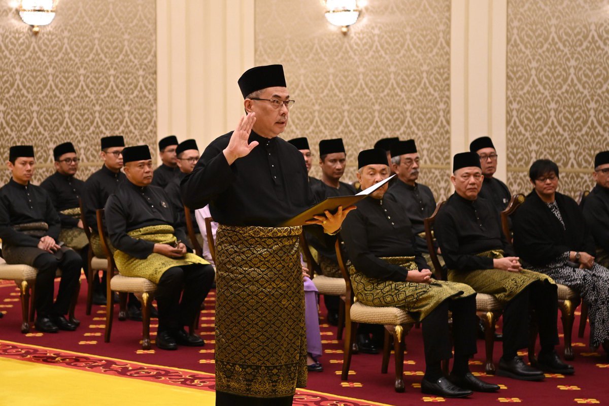 AzalinaOthmanS's tweet image. Saya hadir ke Istiadat Pengurniaan Suratcara Pelantikan Ketua Hakim Negara, Presiden Mahkamah Rayuan, Hakim Besar Sabah dan Sarawak, Hakim Mahkamah Rayuan dan Mahkamah Tinggi serta Angkat Sumpah Jawatan Ketua Hakim Negara di hadapan Kebawah Duli Yang Maha Mulia Seri Paduka…