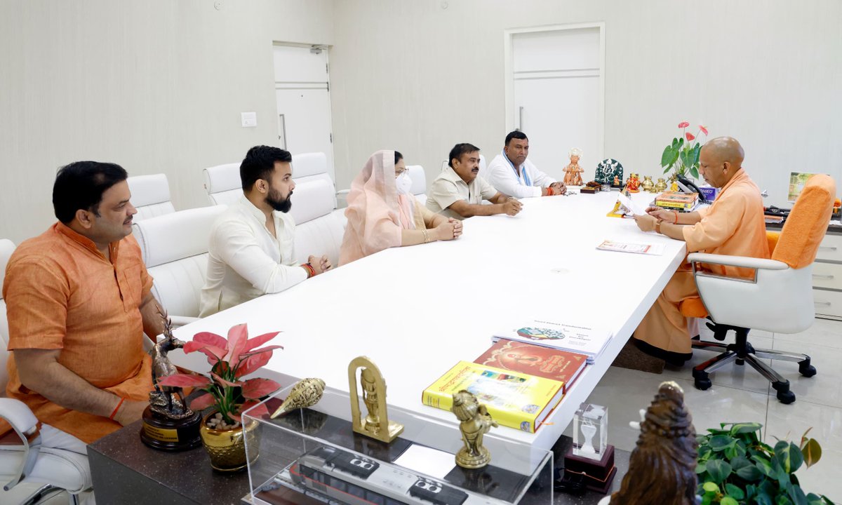 myogioffice's tweet image. मुख्यमंत्री श्री @myogiadityanath जी महाराज से आज लखनऊ में जनपद उन्नाव के मोहान विधान सभा क्षेत्र के माननीय विधायक श्री बृजेश कुमार जी, बांगरमऊ विधान सभा क्षेत्र के माननीय विधायक श्री श्रीकान्त कटियार जी एवं जनपद उन्नाव की जिला पंचायत अध्यक्ष श्रीमती शकुन सिंह जी ने शिष्टाचार…