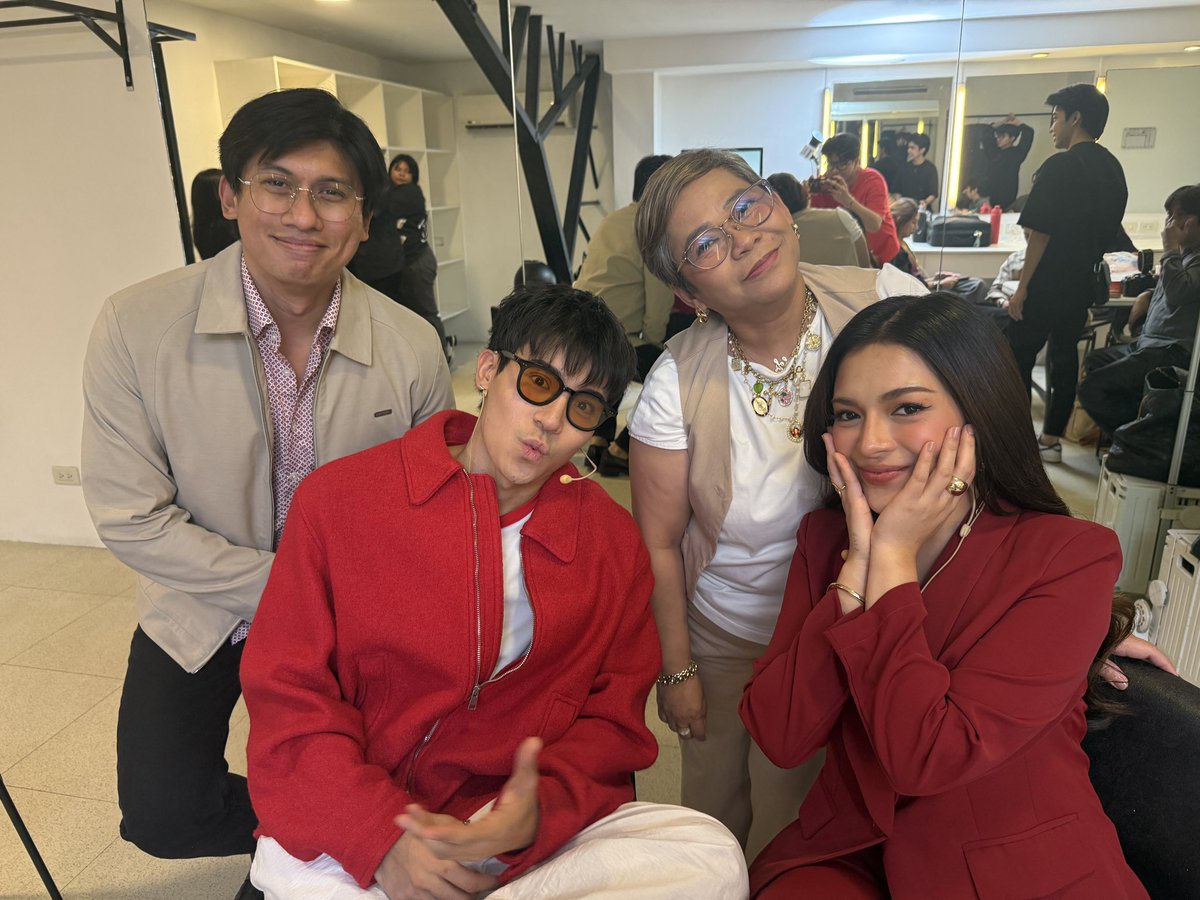 zellereen's tweet image. Same vibes. I’m soft, that’s family right there!
JOY DELIVERED WITH MIKBRENT
#MikBrentforJollibee | #JollibeeApp