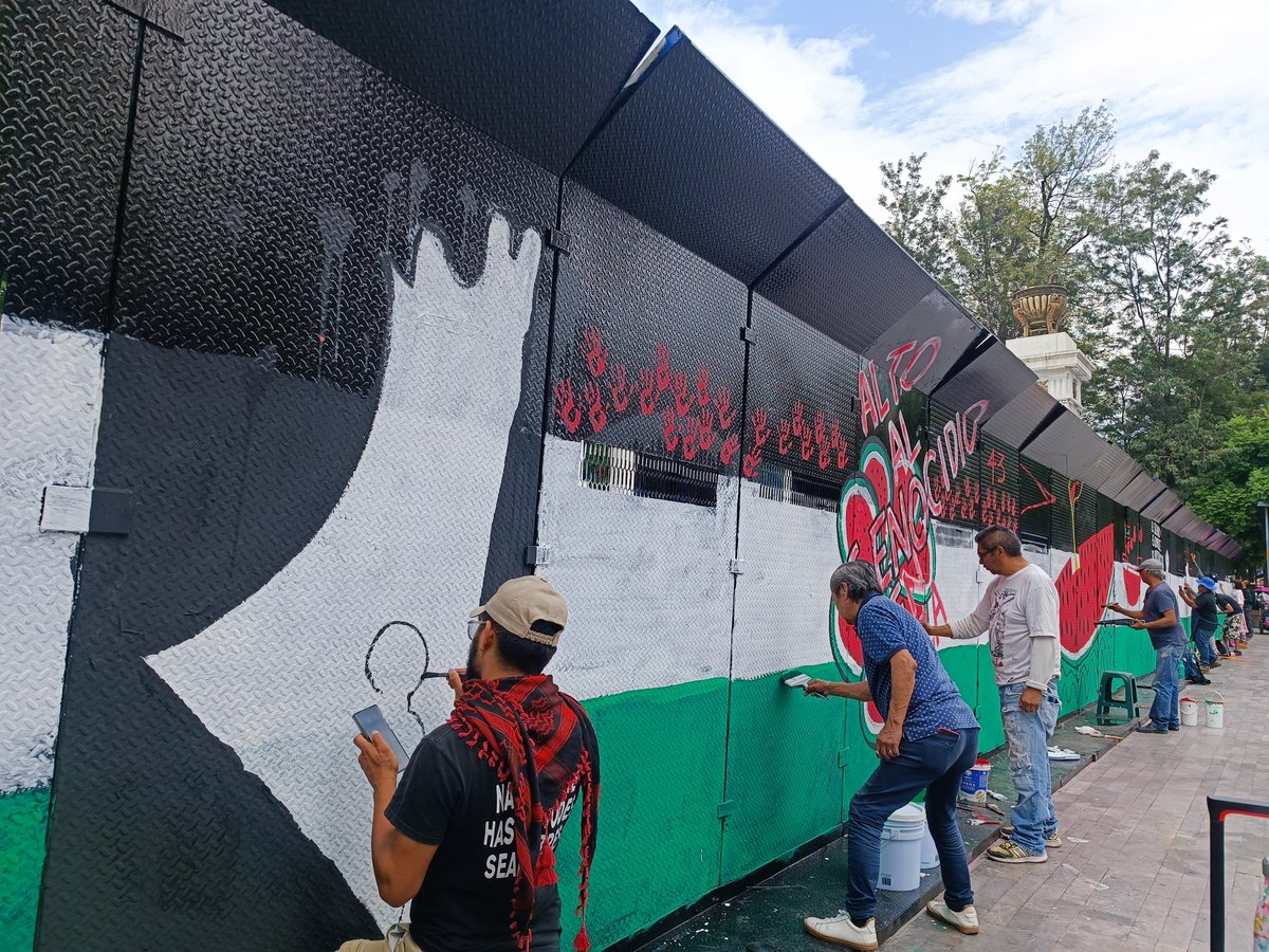 18 Mural de la Brigada Muralista por Palestina.
#IsraelGenocida
#AltoAlBloqueoEnGaza
#NoMásInfaciasAsesinadas
#PalestinaLibre
<a href="/ObservatorioDHP/">ObservatorioDHP</a> 
<a href="/comunisur1/">ComuniSur</a>
