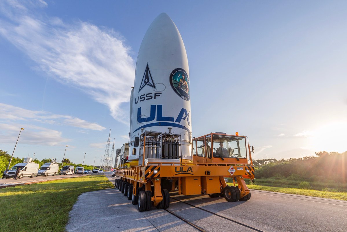 RevesdEspace's tweet image. 🚀 L'intégration du lanceur #Vulcan continue avec l'installation de la coiffe protégeant les satellites de la mission #USSF106.
Décollage en août
📷 ULA