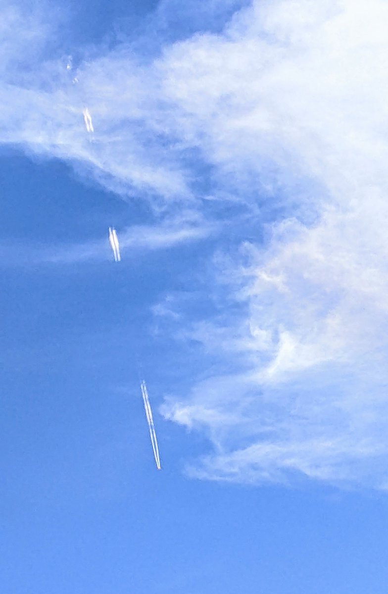 AMNSZKQP's tweet photo. 彩雲、出そうで出ないなぁ
飛行機雲のトコ、出てるかな…👀
#イマソラ #いまそら #空が好き
#日常 #キリトリセカイ #飛行機雲 https://t.co/kuo803vg5O