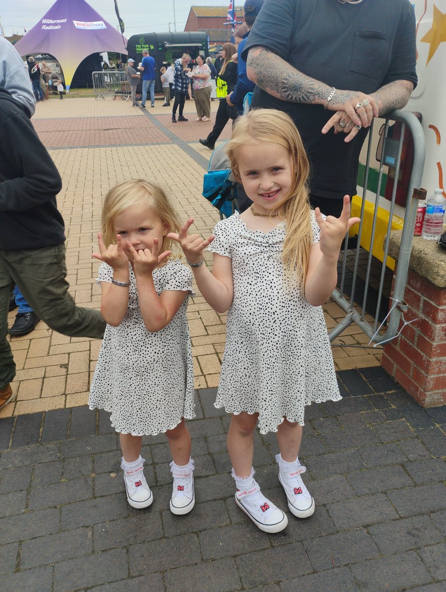 alexbcann's tweet image. Superb weekend hosting Withstock in #Withernsea for @seaside1053. A really brilliant event organised by Withernsea Town Council. An honour to introduce 14 cracking bands, and what a way to spend the weekend. Brilliant!
