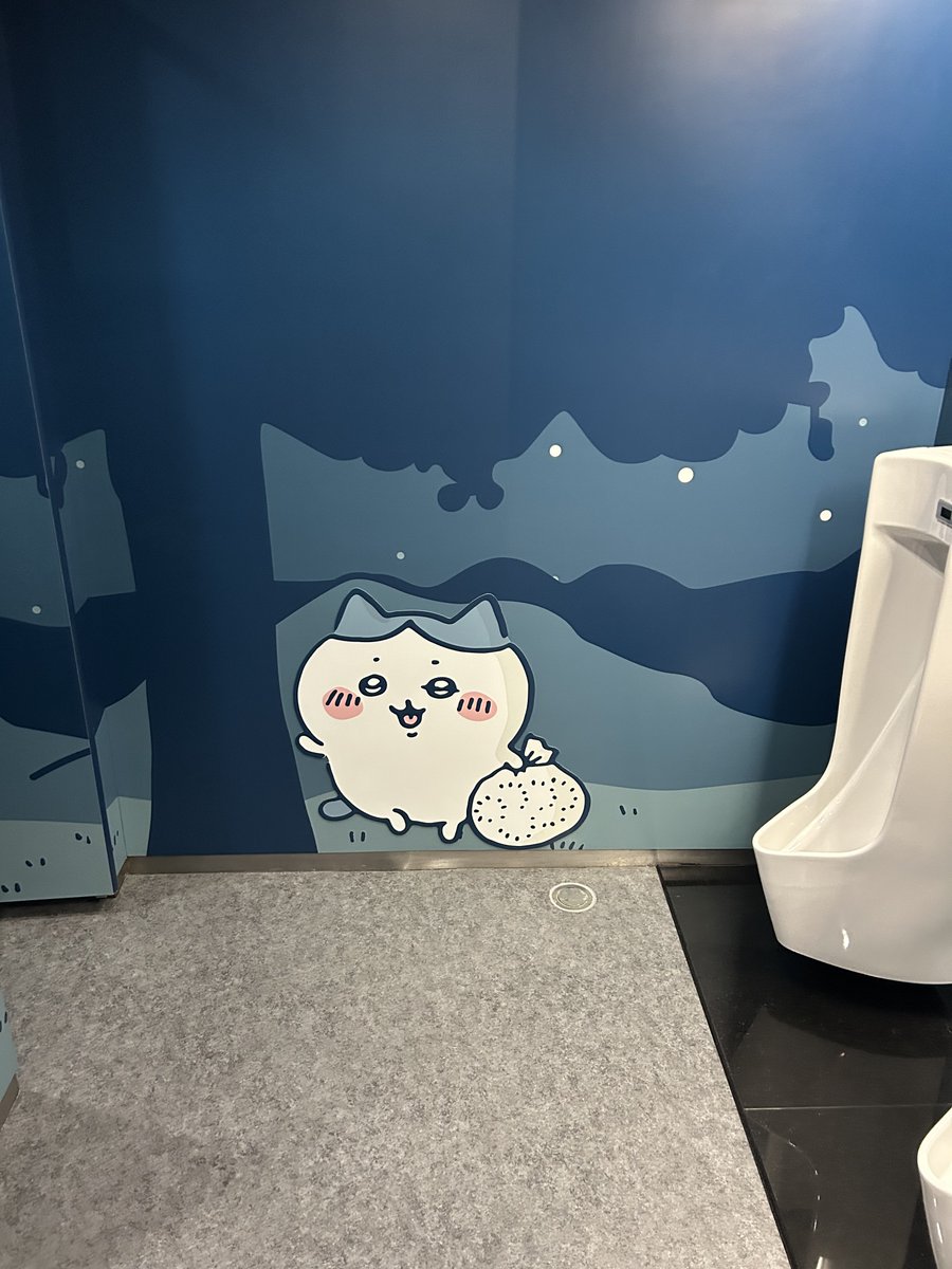 __suicide_s's tweet image. ちいかわパークのパーク内トイレも装飾されてた笑