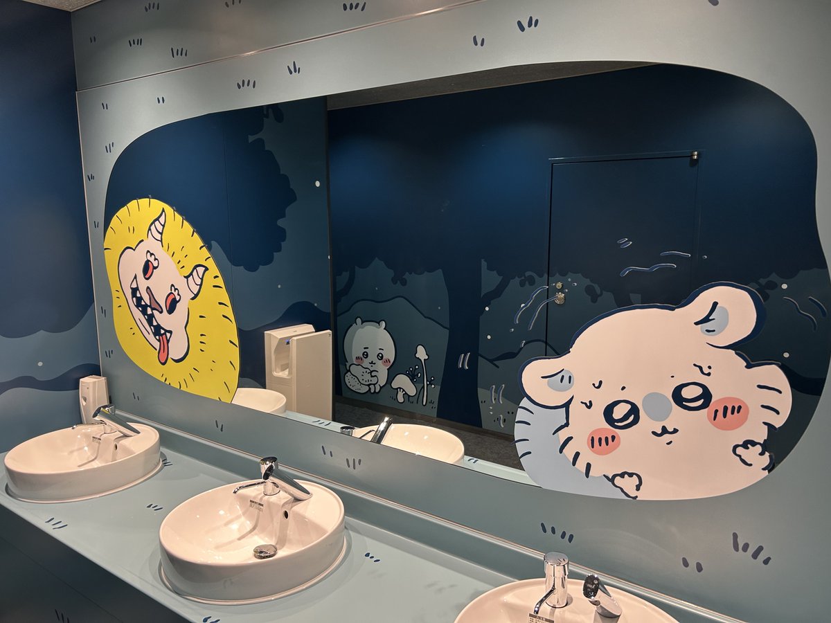 __suicide_s's tweet image. ちいかわパークのパーク内トイレも装飾されてた笑