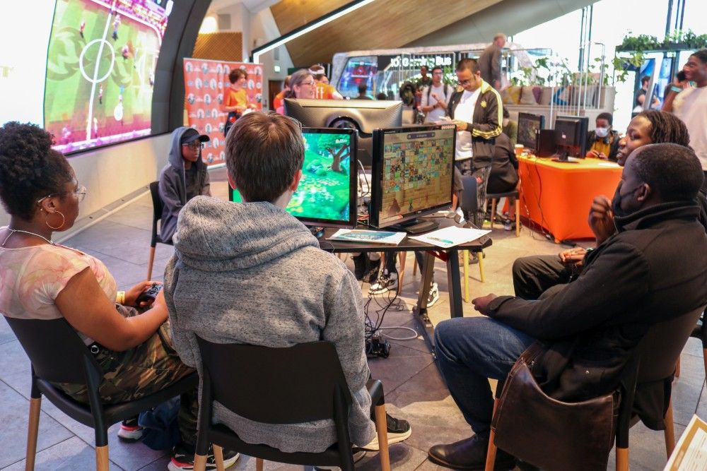 mayamada's tweet image. 🎮 We're looking for first time indie devs to showcase at our Cupcake & GamePad Social on Aug 8th! Want your title in front of excited gamers and industry professionals at Samsung KX? DM or email hello@looklikeagamer.com to apply for a slot: eventbrite.co.uk/e/1467728789319 #GameShowcase