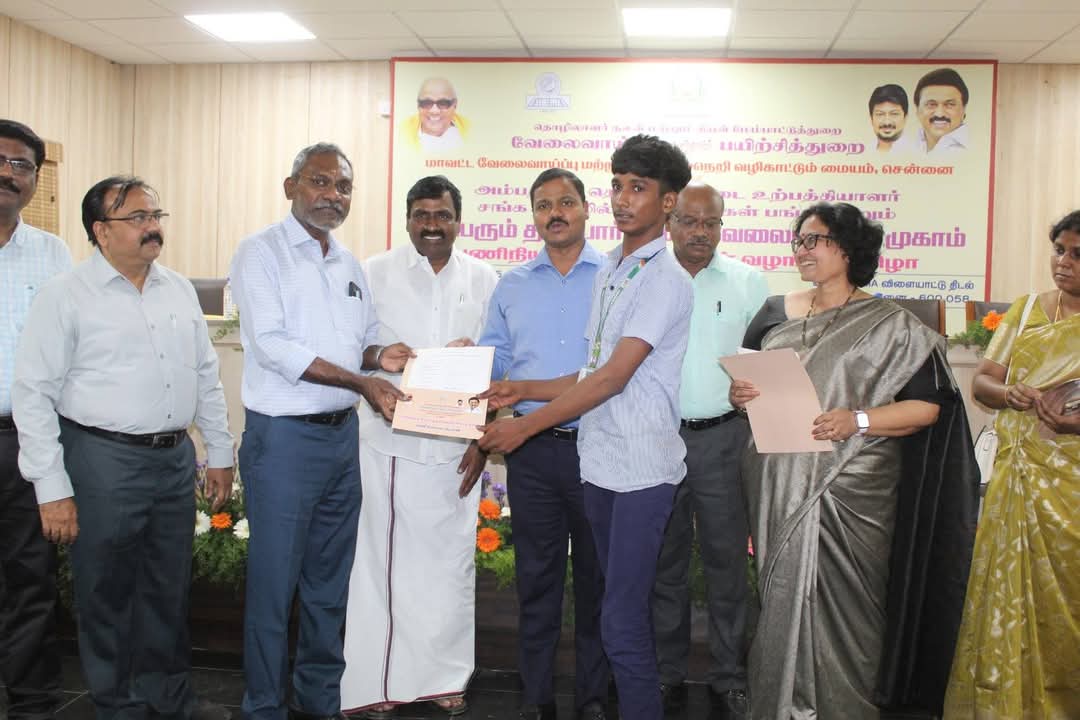DMK_Chennai's tweet image. அம்பத்தூர் தொகுதியில் AIEMA வளாகத்தில் "மாவட்ட வேலை வாய்ப்பு" மற்றும் தொழில் நெறி வழிகாட்டு மையம் நடத்தும் "அம்பத்தூர் தொழிற்பேட்டை" உற்பத்தியாளர்கள் சங்கத்தில் வேலையளிப்பவர்கள் பங்குபெறும் மாபெரும் வேலை வாய்ப்பு முகாமில் அம்பத்தூர் சட்ட மன்ற உறுப்பினர் திரு.@JosephsamuelMLA…