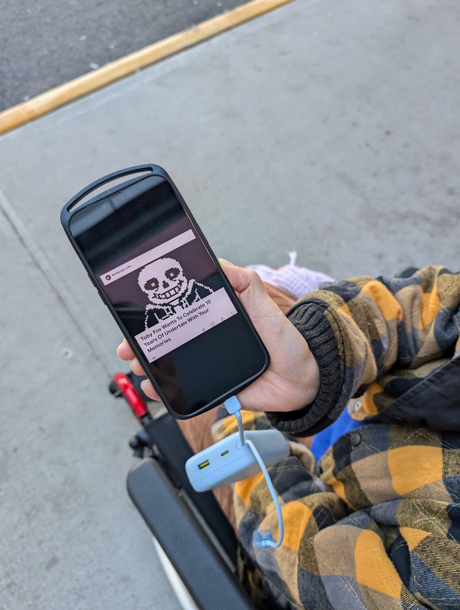 Minpeal_'s tweet image. Nothing could've prepared me for what my mum wanted to show me on her phone