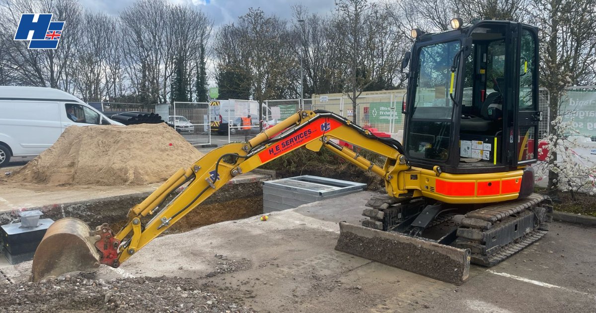 Mini digger, major benefits!

Book your mini digger hire: heservices.co.uk/hire-mini-digg… 

#machineryhire #uk #machinery #construction #komatsu #minidigger #minidiggerhire #pc26