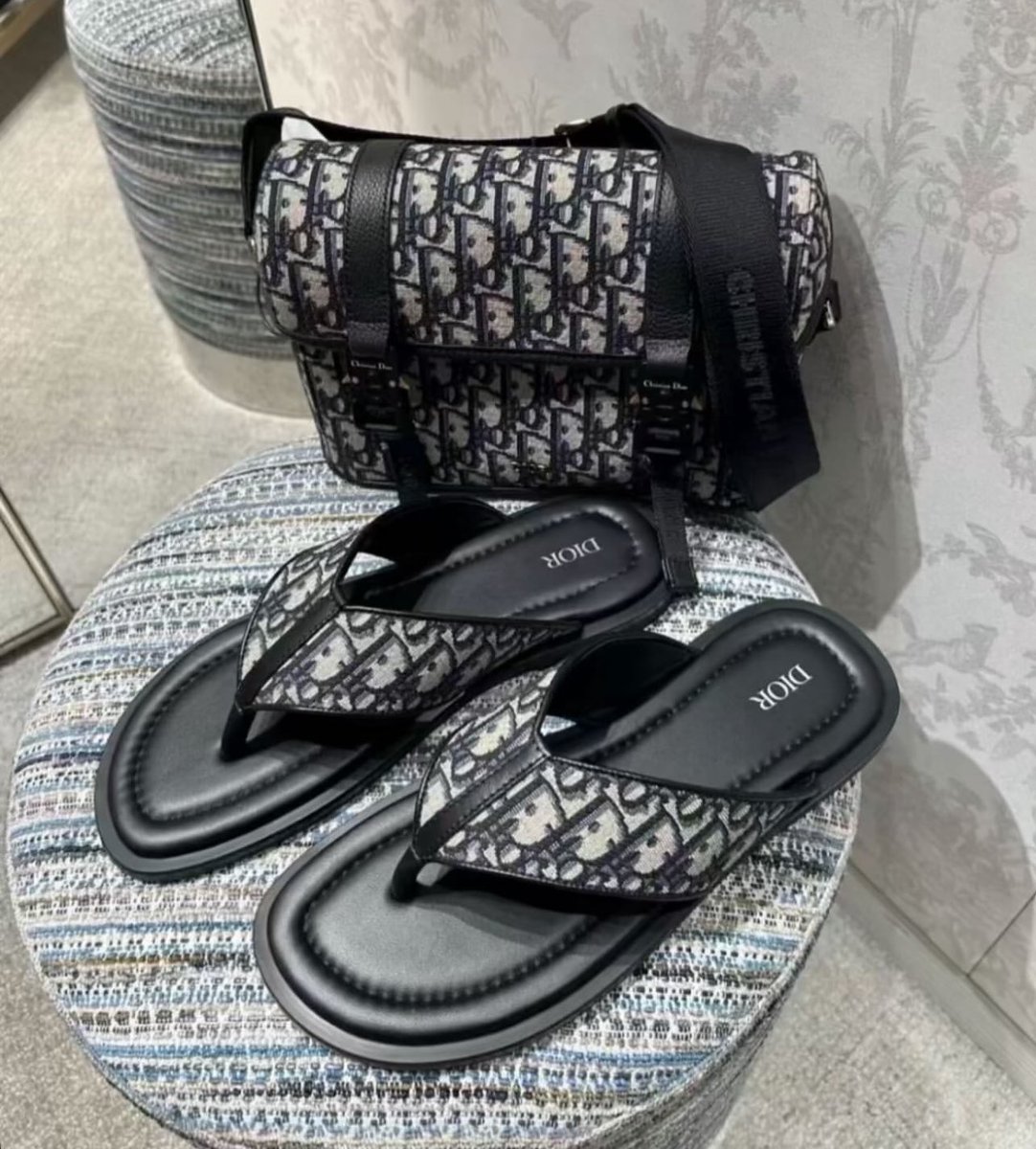 ShoppedByTems's tweet image. Christian Dior