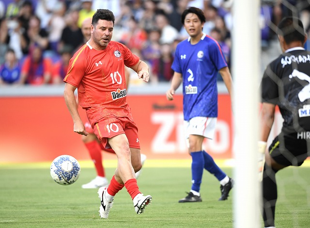 weeklysd's tweet photo. ⚽️#Jリーグ⚽️

「帰ってこれて本当に嬉しい。現役時代に素晴らしい時間を日本で過ごせた」浦和レジェンド助っ人が大興奮！爆食！「カツドン、オイシイネ」

#ポンテ #浦和レッズ #坪井慶介

https://t.co/U7y18hmEZ3 https://t.co/YV9ptUimCu