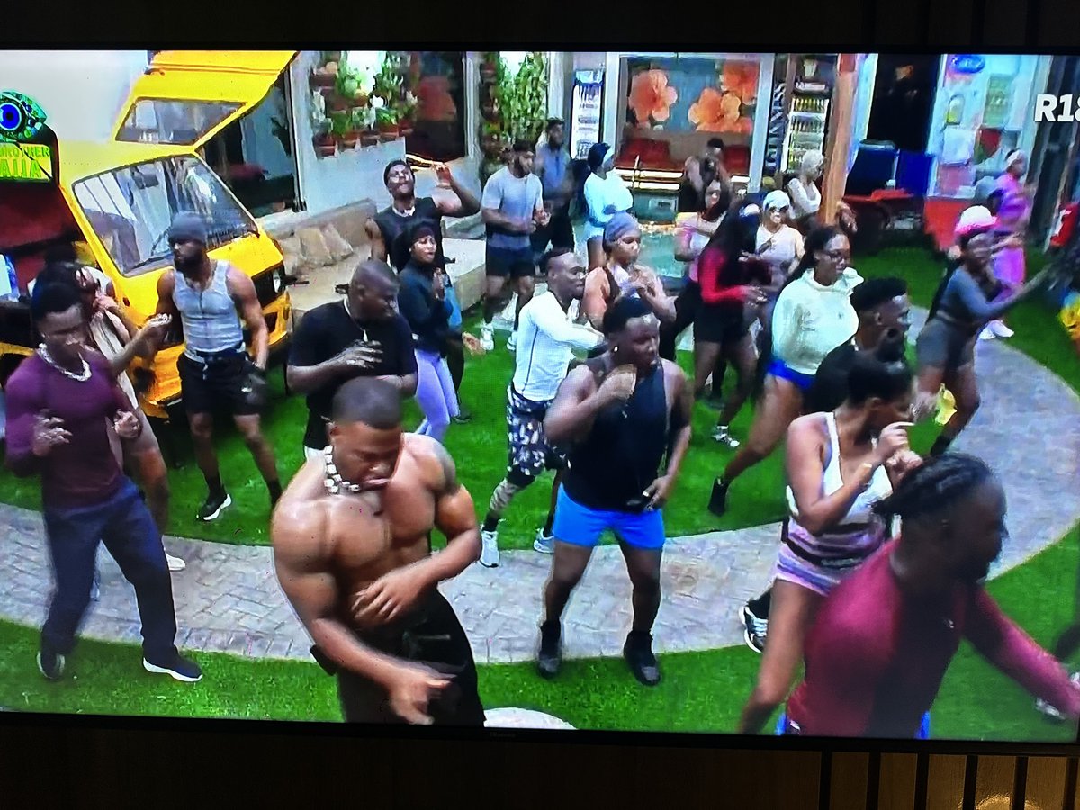 OloriSupergal's tweet image. Day 3 kicks off with morning work out session in the house.
Image credit - @DStvNg
#bbnaija #bbnaijas10 #bbnaijaseason10