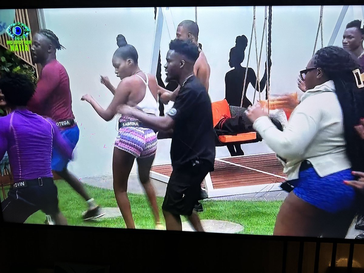 OloriSupergal's tweet image. Day 3 kicks off with morning work out session in the house.
Image credit - @DStvNg
#bbnaija #bbnaijas10 #bbnaijaseason10