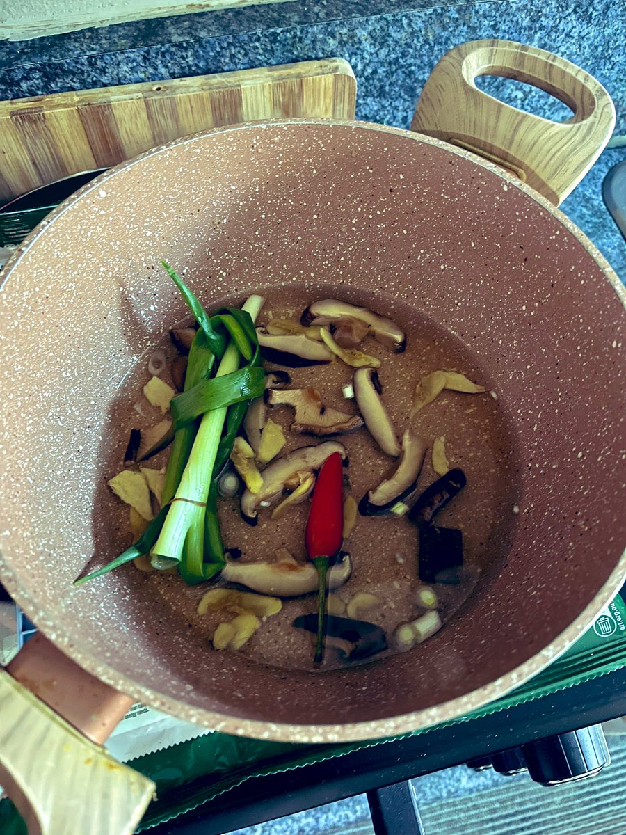 Agent99c's tweet image. Hot pot today beef tripe seaweed-bean curds and ๐ noodles #hotpot #winter #monday #Foodie happy no work Monday