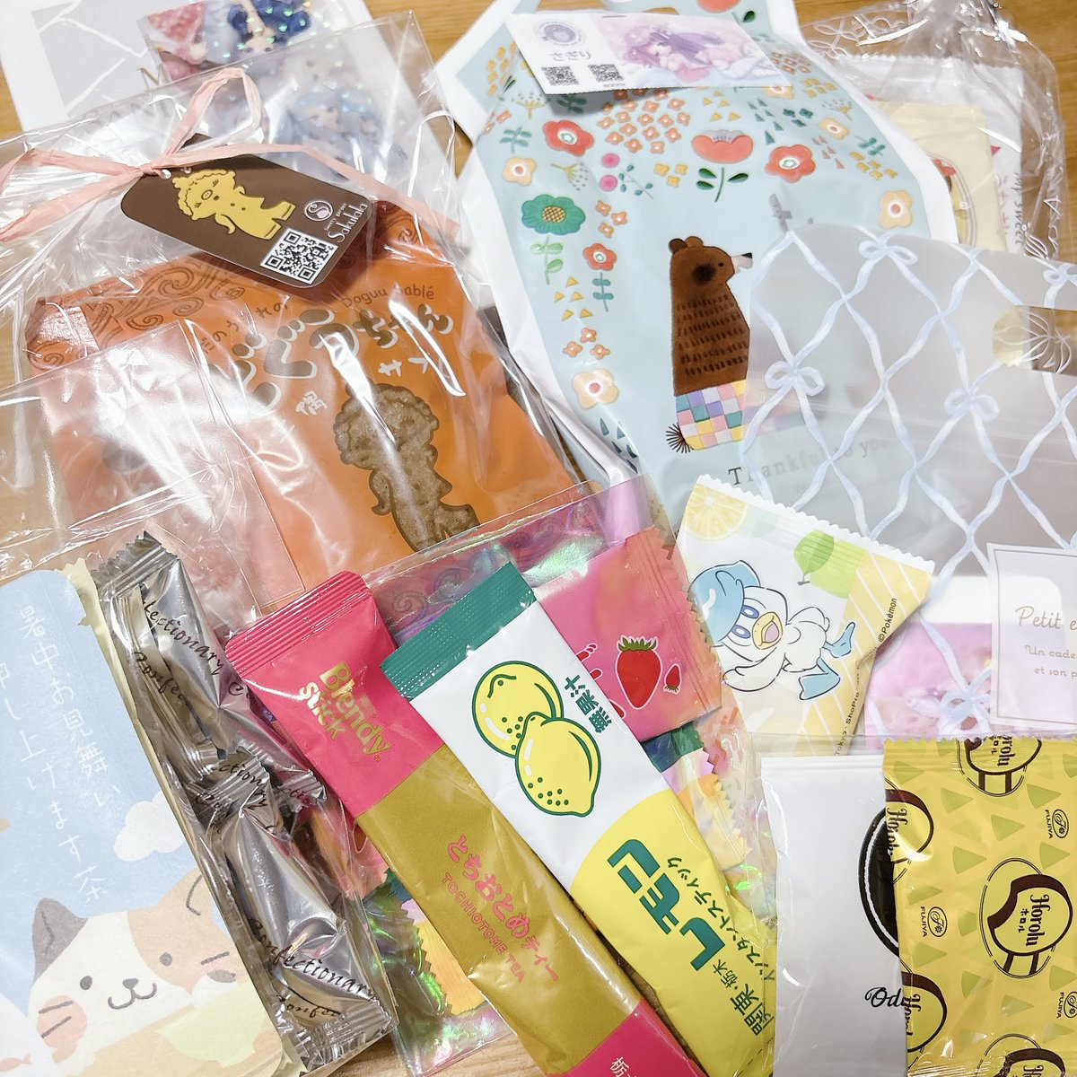 maigirl_puppy's tweet image. たくさんの差し入れありがとうございましたー！！🥰
暑い中たくさんの方にお立ち寄りいただけて、その上差し入れまで🥹✨
本当にありがとうございます🙇‍♀️

次回参加は8月17日(日）イドル福岡です。
その次は、12月のイドル東京になると思います！またお会いできるの楽しみにしてますね！