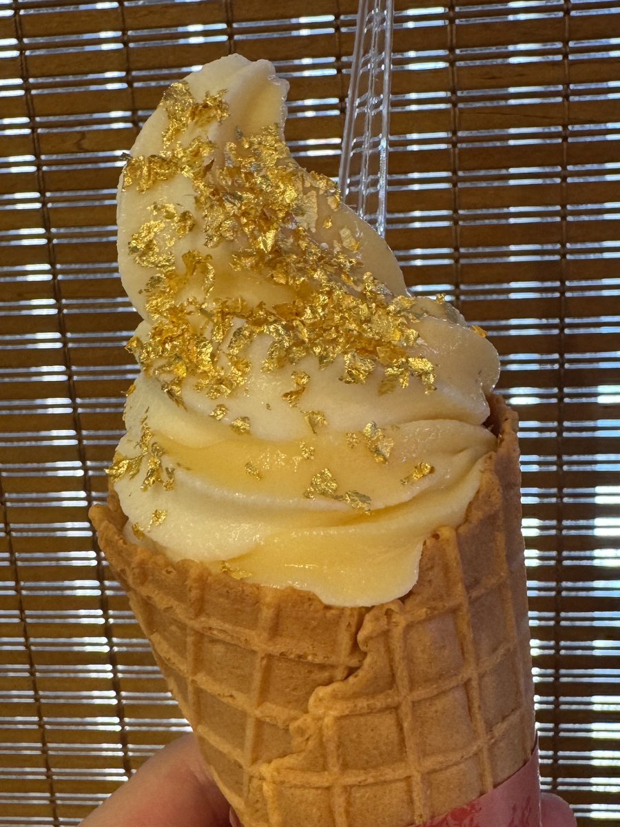isisis2525's tweet image. 烏鶏庵の烏骨鶏ソフトクリーム🍦