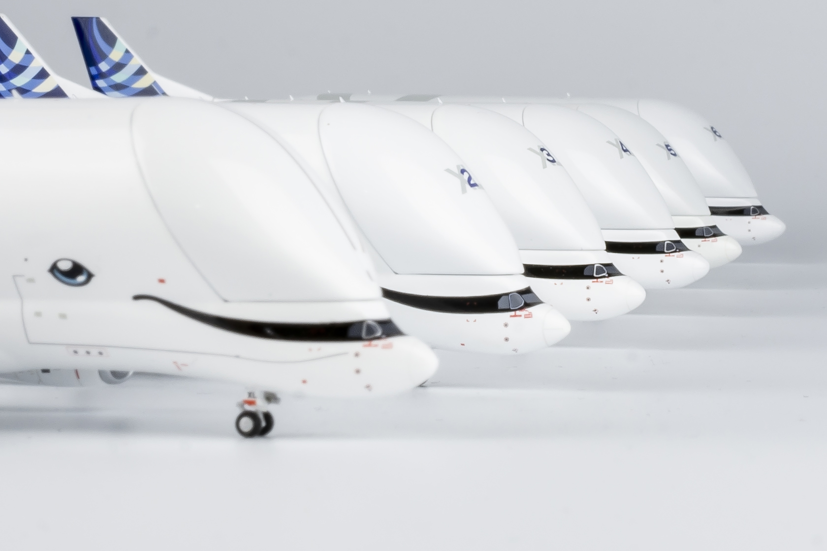 4/25着…Airbus ベルーガBIG 1/150=約42cm Amazon.co.jp: 1:150 ベルーガ A330 輸送機 飛行機モデル
