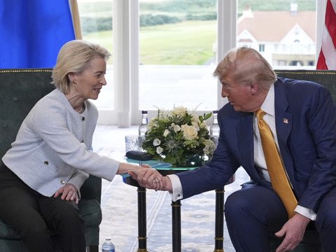 GilbertCollard's tweet image. Une défaite en rase campagne. L’Union européenne capitule pour éviter une guerre commerciale avec #Trump : ce n'est pas un accord, c'est un KO, Ursula dans les cordes !