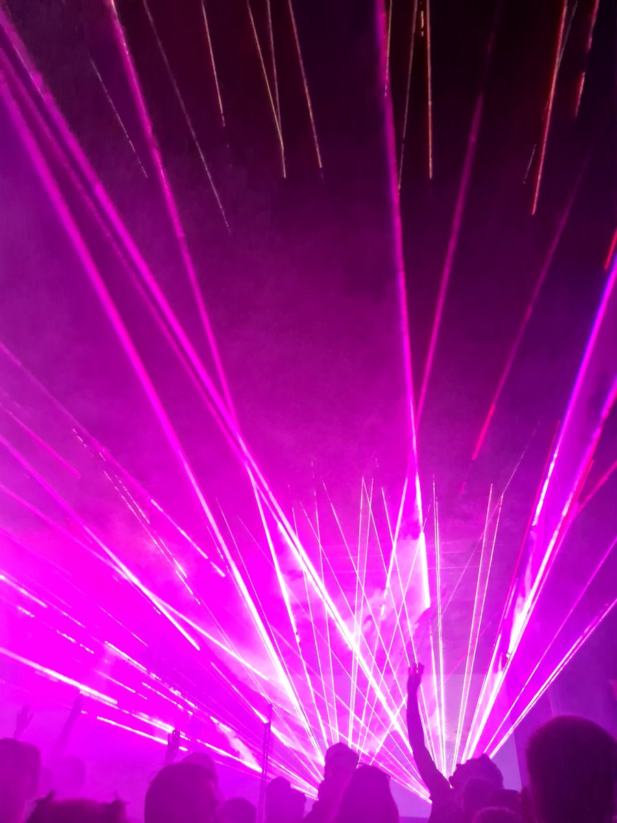 #Zitadelle2025 auf der Wasserburg Heldrungen - Musikfestival mit einer Prise #Bitcoin 😁. Vielen Dank für die wunderbaren Gespräche und ein großes Dankeschön an alle Orgaplebs für drei unvergessliche Tage🧡! Viva la libertad! <a href="/BTCZitadelle/">Zitadelle 🏰</a> <a href="/_einundzwanzig_/">Einundzwanzig 🎙</a>