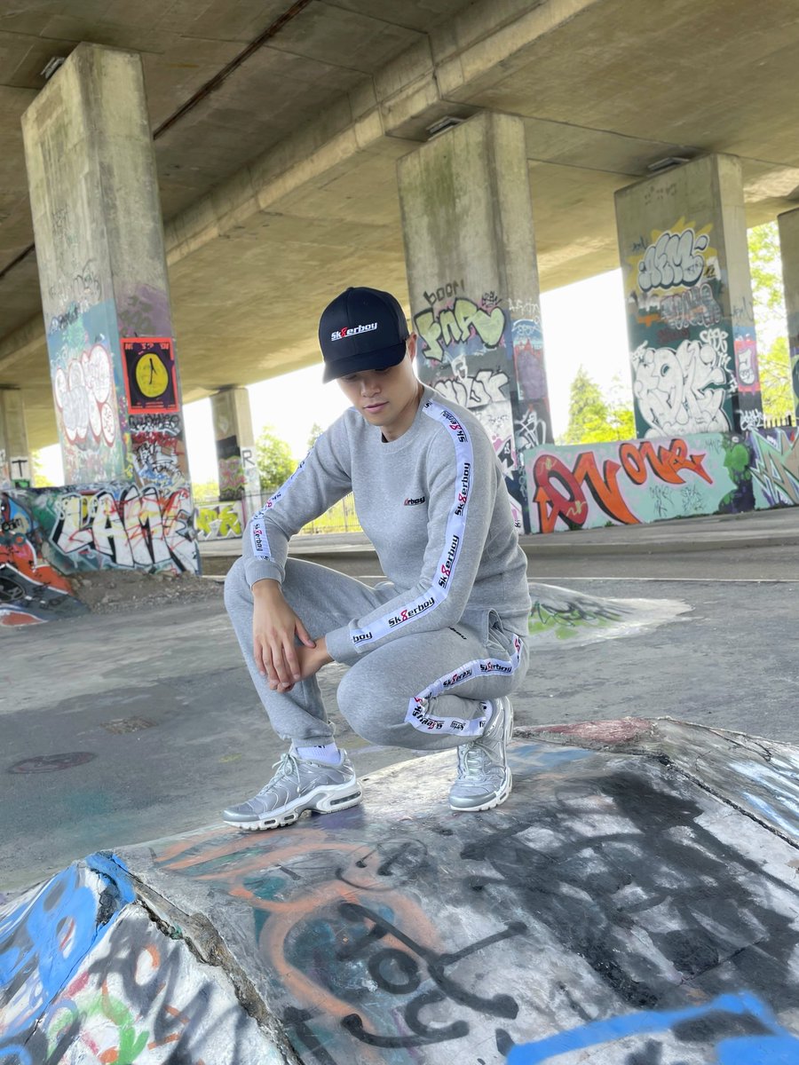 realstevenwu's tweet photo. Built for the streets.
@sk8erboy_com mode activated! ๐จ
#sk8erboy #sk8erboi #sk8erboysocks #sk8erboysox #greytracksuit #tracksuit #trackies #joggerpants #streetstyle #dripstyle #ukdrip #dripuk #chav #scally #nike #niketn #niketuned #niketuned1 https://t.co/FOtAAVn93s