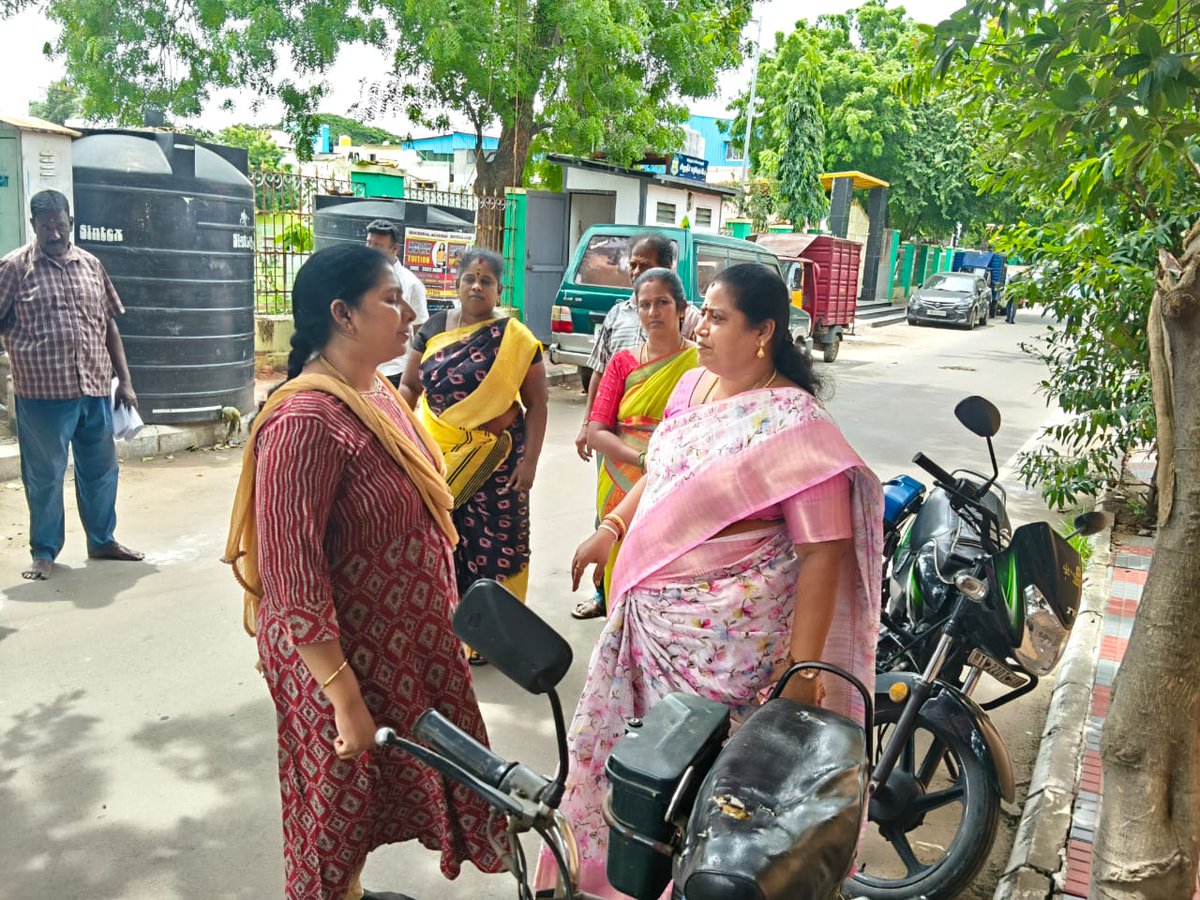 DMK_Chennai's tweet image. பெருநகர சென்னை மாநகராட்சி 6வது மண்டல குழு தலைவர் பொது குழு உறுப்பினர் திருமதி.சரிதா மகேஷ்குமார்MC அவர்கள், 69க்கு வார்டு உட்பட்ட கனகர் தெருவில் உள்ள நீத்தார் மண்டபம், ஜெகநாதன் தெரு, srp கோயில் தெரு போன்ற பல்வேறு இடங்களை பார்வையிட்டு ஆய்வு மேற்கொண்டார்.உடன் மாவட்ட பிரதிநிதி…