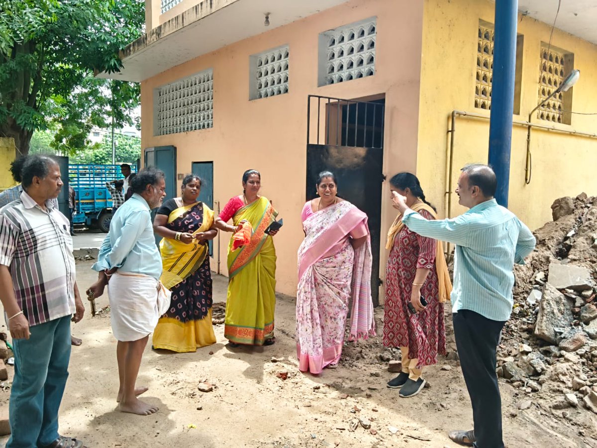 DMK_Chennai's tweet image. பெருநகர சென்னை மாநகராட்சி 6வது மண்டல குழு தலைவர் பொது குழு உறுப்பினர் திருமதி.சரிதா மகேஷ்குமார்MC அவர்கள், 69க்கு வார்டு உட்பட்ட கனகர் தெருவில் உள்ள நீத்தார் மண்டபம், ஜெகநாதன் தெரு, srp கோயில் தெரு போன்ற பல்வேறு இடங்களை பார்வையிட்டு ஆய்வு மேற்கொண்டார்.உடன் மாவட்ட பிரதிநிதி…